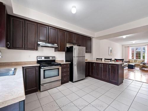 39 Sea Drifter Cres, Brampton, ON - Indoor Photo Showing Kitchen With Double Sink