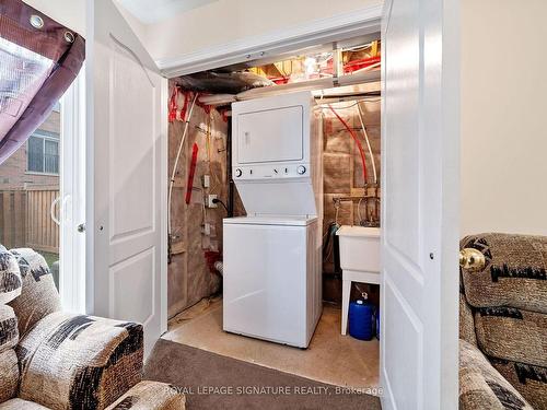 39 Sea Drifter Cres, Brampton, ON - Indoor Photo Showing Laundry Room