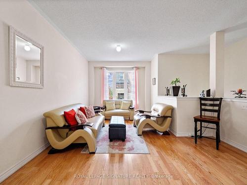 39 Sea Drifter Cres, Brampton, ON - Indoor Photo Showing Living Room