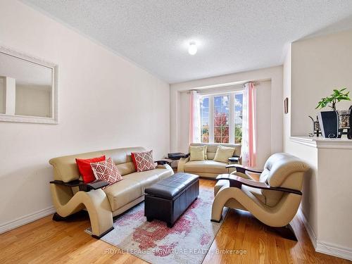 39 Sea Drifter Cres, Brampton, ON - Indoor Photo Showing Living Room