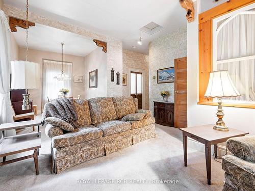 11 Third Ave, Orangeville, ON - Indoor Photo Showing Living Room