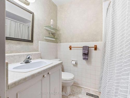 11 Third Ave, Orangeville, ON - Indoor Photo Showing Bathroom