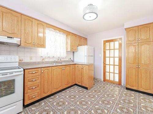 123 Treeview Dr, Toronto, ON - Indoor Photo Showing Kitchen