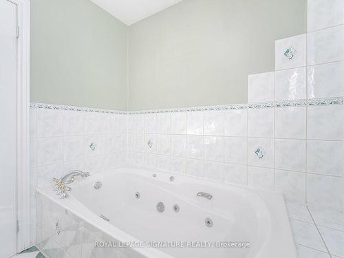 123 Treeview Dr, Toronto, ON - Indoor Photo Showing Bathroom