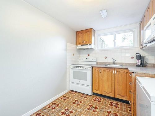 123 Treeview Dr, Toronto, ON - Indoor Photo Showing Kitchen