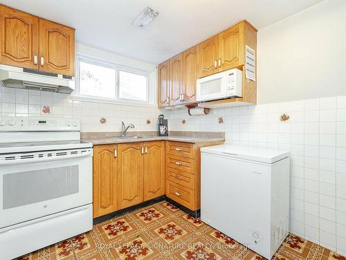 123 Treeview Dr, Toronto, ON - Indoor Photo Showing Kitchen