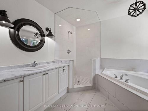 91 Upper Canada Crt, Halton Hills, ON - Indoor Photo Showing Bathroom