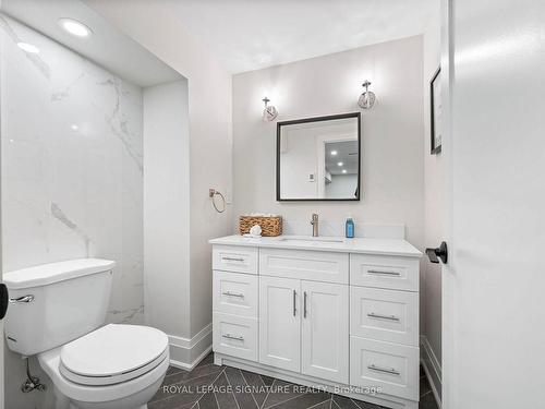 91 Upper Canada Crt, Halton Hills, ON - Indoor Photo Showing Bathroom