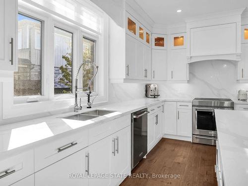 26A Baker Rd N, Grimsby, ON - Indoor Photo Showing Kitchen With Double Sink With Upgraded Kitchen