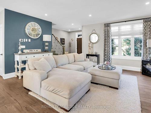 26A Baker Rd N, Grimsby, ON - Indoor Photo Showing Living Room