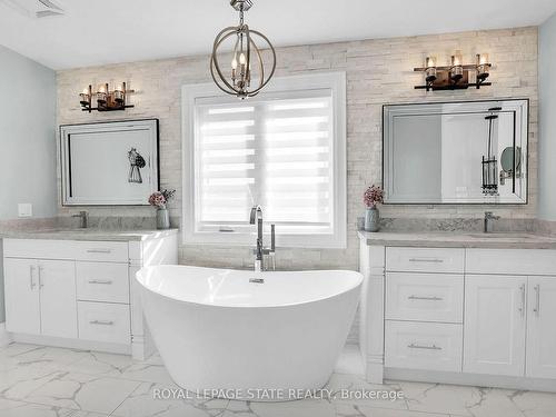 26A Baker Rd N, Grimsby, ON - Indoor Photo Showing Bathroom