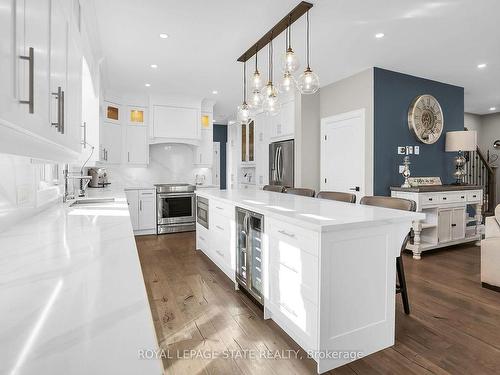 26A Baker Rd N, Grimsby, ON - Indoor Photo Showing Kitchen With Upgraded Kitchen