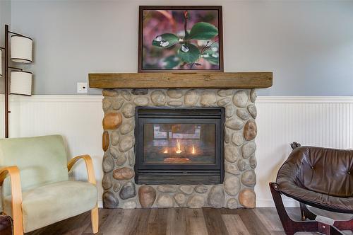 677 Drummond Court, Kelowna, BC - Indoor Photo Showing Living Room With Fireplace