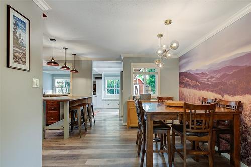 677 Drummond Court, Kelowna, BC - Indoor Photo Showing Dining Room