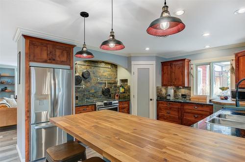 677 Drummond Court, Kelowna, BC - Indoor Photo Showing Kitchen With Double Sink