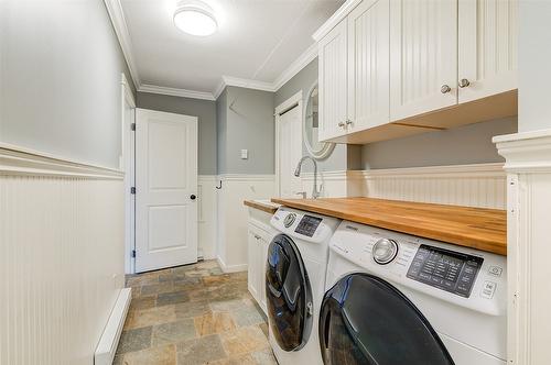 677 Drummond Court, Kelowna, BC - Indoor Photo Showing Laundry Room