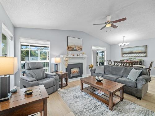 403-1234 Fort St, Victoria, BC - Indoor Photo Showing Living Room With Fireplace