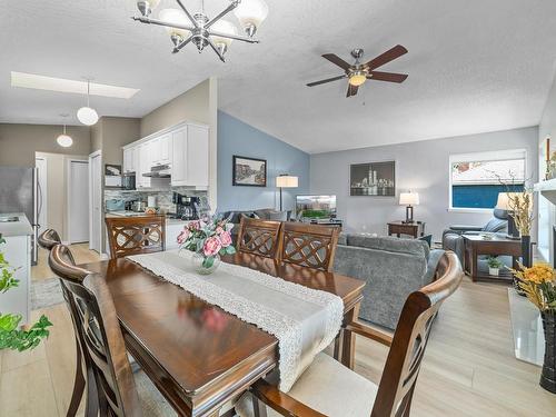 403-1234 Fort St, Victoria, BC - Indoor Photo Showing Dining Room