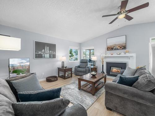 403-1234 Fort St, Victoria, BC - Indoor Photo Showing Living Room With Fireplace