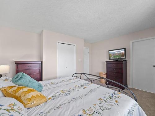 403-1234 Fort St, Victoria, BC - Indoor Photo Showing Bedroom