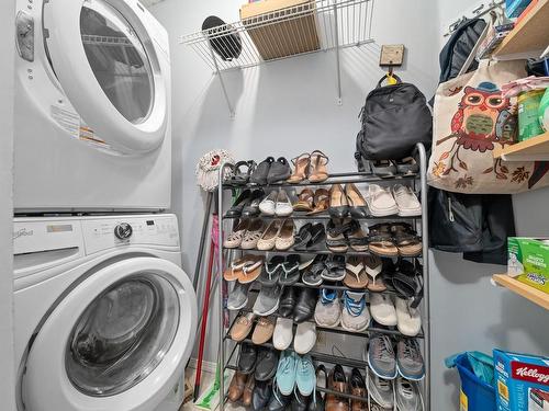 403-1234 Fort St, Victoria, BC - Indoor Photo Showing Laundry Room