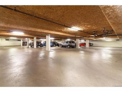 403-1234 Fort St, Victoria, BC - Indoor Photo Showing Garage