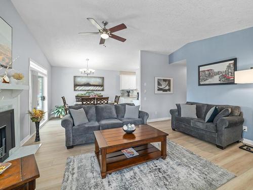 403-1234 Fort St, Victoria, BC - Indoor Photo Showing Living Room With Fireplace