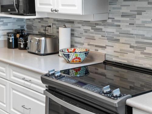 403-1234 Fort St, Victoria, BC - Indoor Photo Showing Kitchen