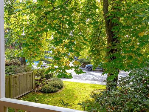 103-9905 Fifth St, Sidney, BC - Outdoor