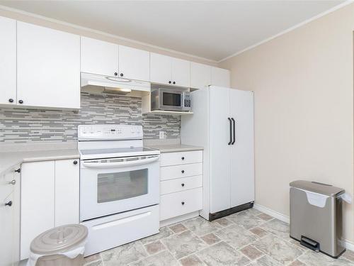 620 Treanor Ave, Langford, BC - Indoor Photo Showing Kitchen