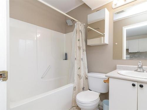 620 Treanor Ave, Langford, BC - Indoor Photo Showing Bathroom