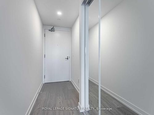 811-19 Western Battery Rd, Toronto, ON - Indoor Photo Showing Other Room