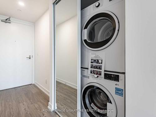 811-19 Western Battery Rd, Toronto, ON - Indoor Photo Showing Laundry Room