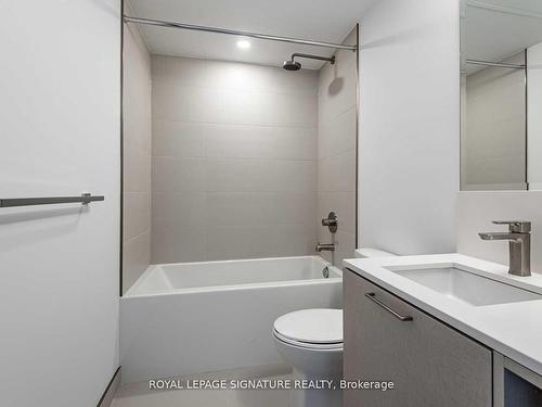 811-19 Western Battery Rd, Toronto, ON - Indoor Photo Showing Bathroom