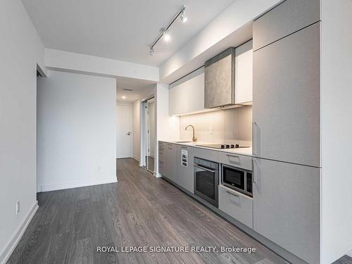 811-19 Western Battery Rd, Toronto, ON - Indoor Photo Showing Kitchen