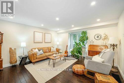 42 Madrid Crescent, Brampton, ON - Indoor Photo Showing Living Room