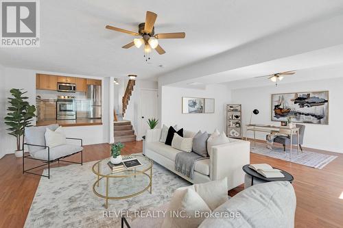 32 Sherwood Street, Orangeville, ON - Indoor Photo Showing Living Room