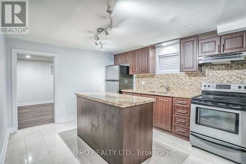 26 Joycelyn (Room Rental) Drive, Mississauga, ON - Indoor Photo Showing Kitchen