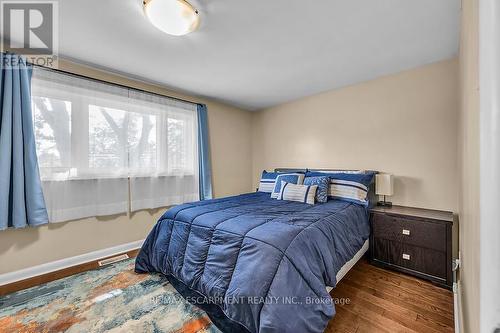 2439 Barclay Road, Burlington, ON - Indoor Photo Showing Bedroom