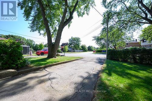 2439 Barclay Road, Burlington, ON - Outdoor