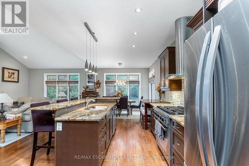 5 Xavier Court, St. Catharines, ON - Indoor Photo Showing Kitchen With Upgraded Kitchen