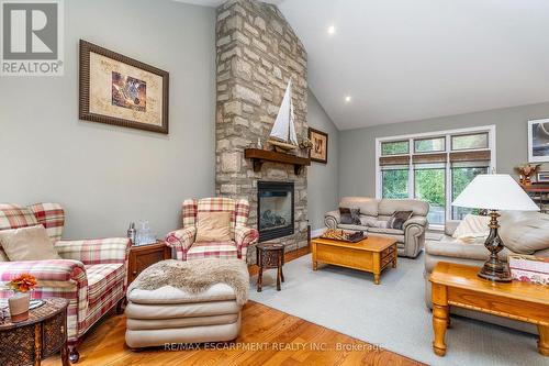 5 Xavier Court, St. Catharines, ON - Indoor Photo Showing Living Room With Fireplace