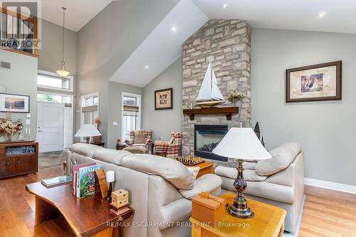 5 Xavier Court, St. Catharines, ON - Indoor Photo Showing Living Room With Fireplace