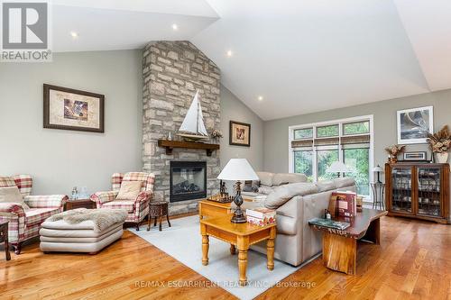 5 Xavier Court, St. Catharines, ON - Indoor Photo Showing Living Room With Fireplace