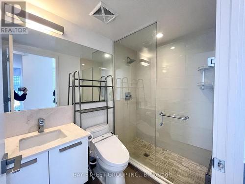 3202 - 28 Wellesley Street E, Toronto, ON - Indoor Photo Showing Bathroom