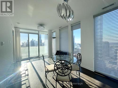 3202 - 28 Wellesley Street E, Toronto, ON - Indoor Photo Showing Dining Room