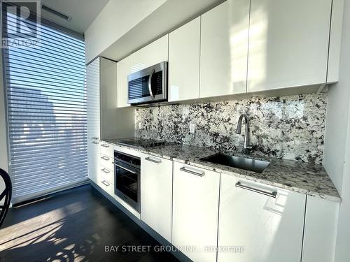 3202 - 28 Wellesley Street E, Toronto, ON - Indoor Photo Showing Kitchen With Upgraded Kitchen