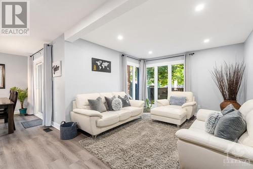 280 Mcclellan Road Unit#58, Ottawa, ON - Indoor Photo Showing Living Room