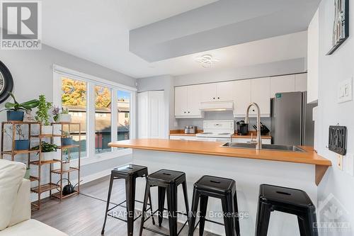 58 - 280 Mcclellan Road, Ottawa, ON - Indoor Photo Showing Kitchen