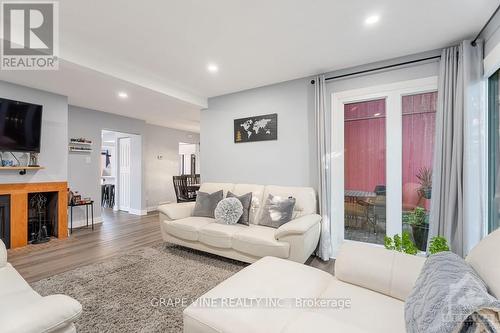 58 - 280 Mcclellan Road, Ottawa, ON - Indoor Photo Showing Living Room